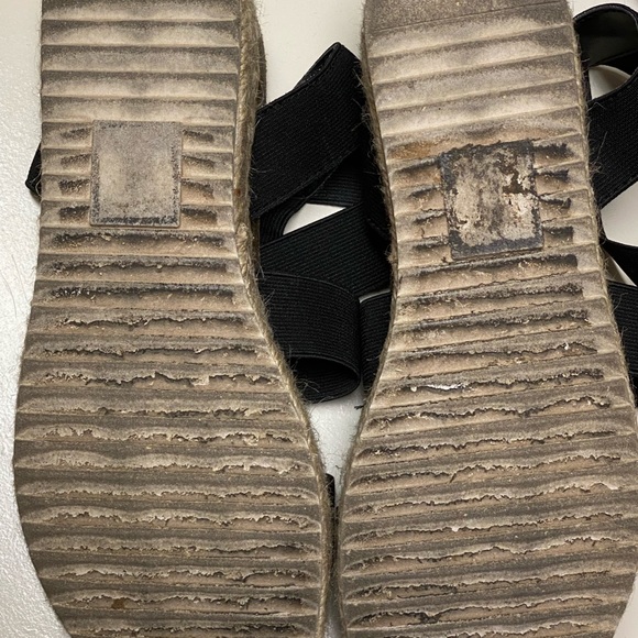 Soda Espadrilles with black stretchy bands. Size 8 - Picture 4 of 5